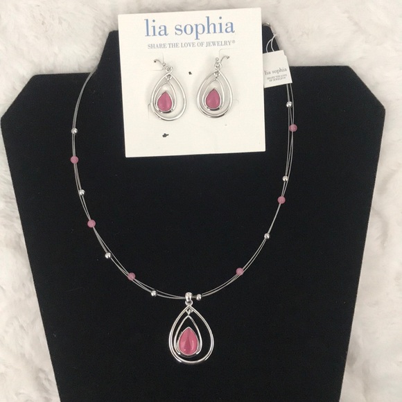 Lia Sophia Jewelry - Women’s Necklace Lia Sophia Jewelry - Women’s Necklace